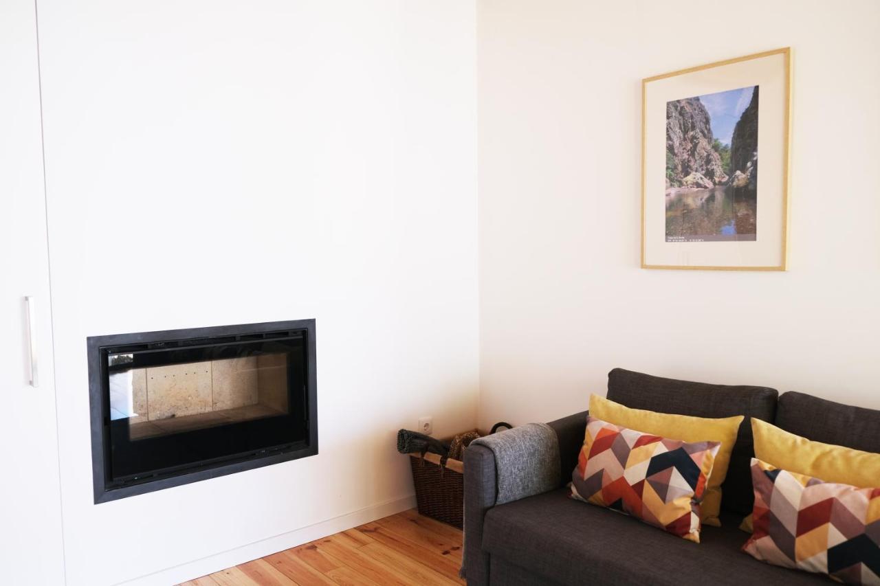 Casa Da Ribeira Guesthouse Cha de Alvares エクステリア 写真